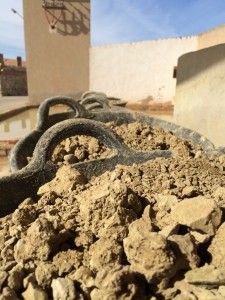 Arcilla preparada para ser mezclada con el agua 